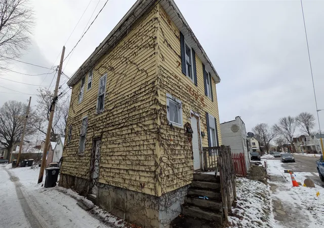 Photo 2 of Manufactured home for sale at 1317 N Harrison St, Fort Wayne, IN 46808 | MLS# 202601592 | Listing updated on 2026-08-03
