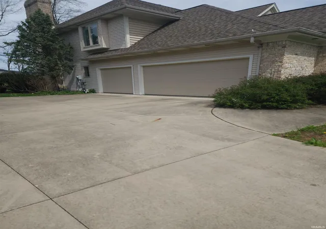 Photo 2 of Sale Pending at 10918 Monte Vista Ct, Fort Wayne, IN 46814 | MLS# 202601694 | Listing updated on 2026-08-21