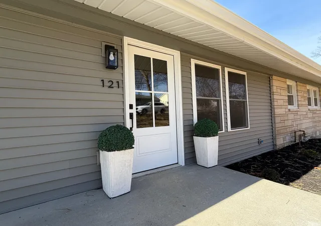 Photo 3 of Manufactured On Land at 121 Edgewood Dr, Bedford, IN 47421 | MLS# 202602529 |  | Sold on 2026-03-12