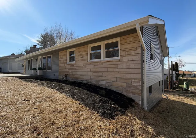 Photo 4 of Manufactured On Land at 121 Edgewood Dr, Bedford, IN 47421 | MLS# 202602529 |  | Sold on 2026-03-12