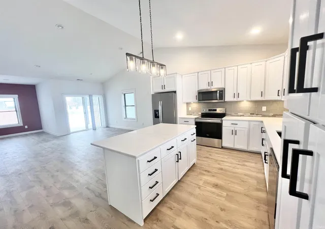 3rd image of 2106 Aruba Dr, Bedford, IN 47421 | MLS# 202603300