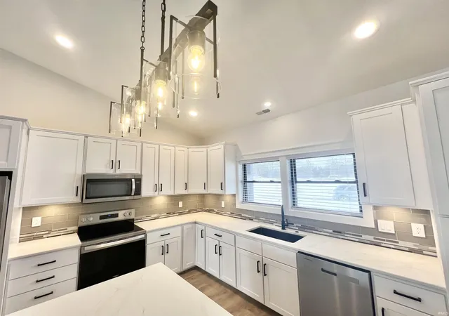 4th image of 2106 Aruba Dr, Bedford, IN 47421 | MLS# 202603300