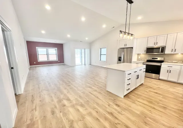 5th image of 2106 Aruba Dr, Bedford, IN 47421 | MLS# 202603300