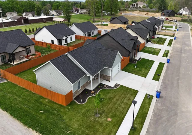 2nd image of 2102 Aruba Dr, Bedford, IN 47421 | MLS# 202603384