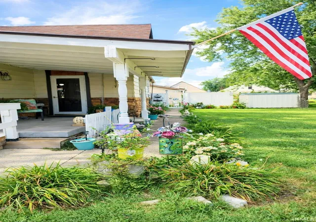 4th image of 1354 4Th Ave, Terre Haute, IN 47807 | MLS# 202603440
