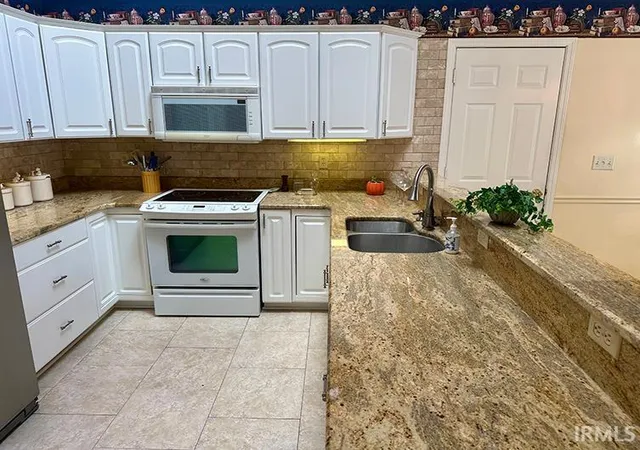 Photo 4 of Sale Pending at 51311 Windsor Manor Ct, Granger, IN 46530 | MLS# 202604295 | Listing updated on 2026-08-27