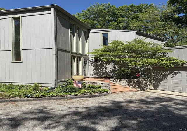 2nd image of 2812 W Fawkesway Dr, Bloomington, IN 47404 | MLS# 202605835