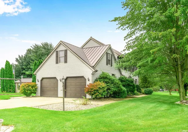 2nd image of 806 Lydia Dr, Warsaw, IN 46582 | MLS# 202606106