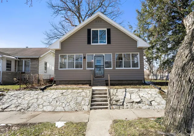 Homes for sale in South Bend, IN | 1321 N Brookfield St, South Bend, IN 46628 | MLS# 202606506