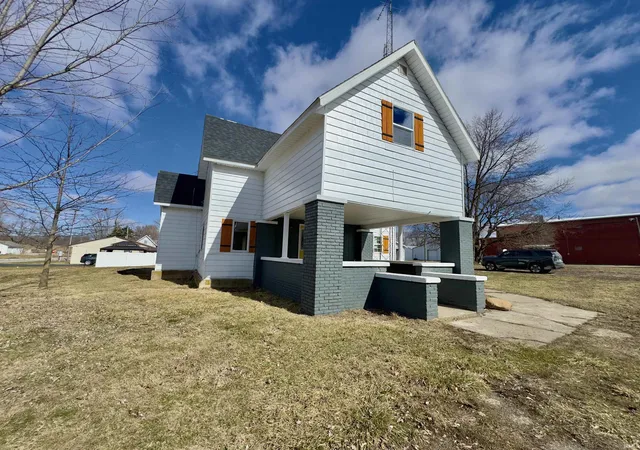 Homes for sale in Macy, IN | 140 E Commerce St, Macy, IN 46951 | MLS# 202606551
