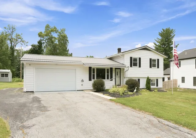 Photo 3 of Sale Pending at 1614 Marietta Dr, Fort Wayne, IN 46804 | MLS# 202606581 | Listing updated on 2026-08-31