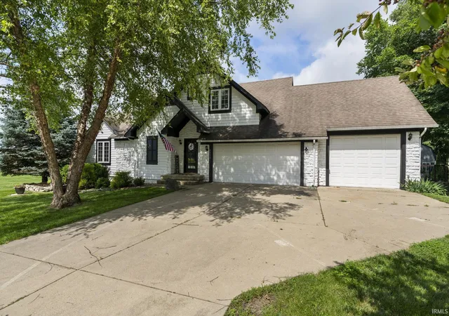 Homes for sale in Frankfort, IN | 4510 N Wildwood Dr, Frankfort, IN 46041 | MLS# 202607503