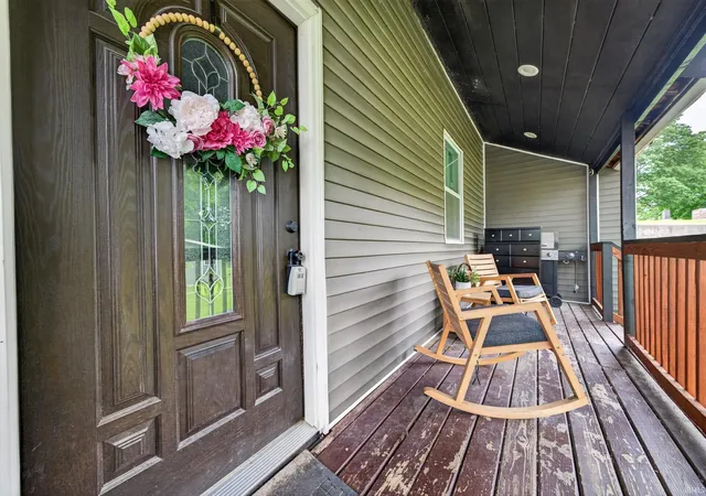 Photo 3 of Manufactured home for sale at 520 Henry St, Logansport, IN 46947 | MLS# 202608170 | Listing updated on 2026-07-22