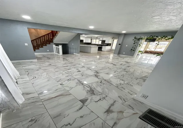 4th image of 1430 Woodscliff Dr, Anderson, IN 46012 | MLS# 202608217