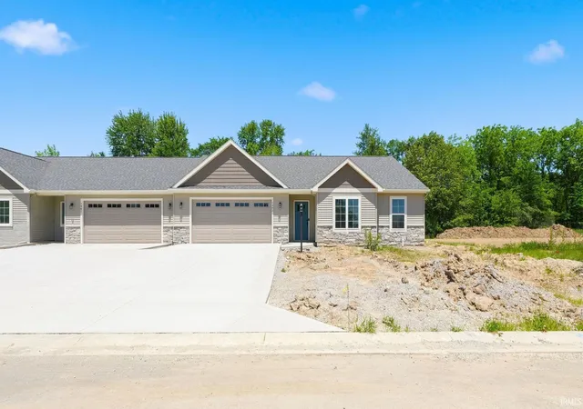 Homes for sale in Columbia City, IN | 1403 E Boulder Run, Columbia City, IN 46725 | MLS# 202609301