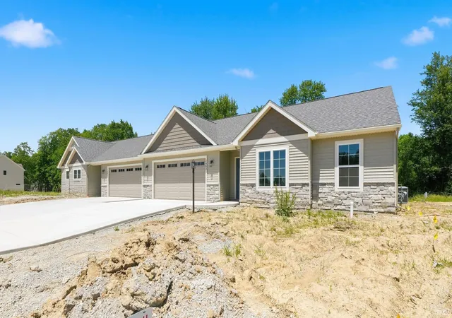 Homes for sale in Columbia City, IN | 1403 E Boulder Run, Columbia City, IN 46725 | MLS# 202609301
