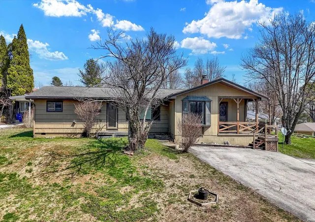 1st image of 122 Edgewood Dr, Bedford, IN 47421 | MLS# 202609443