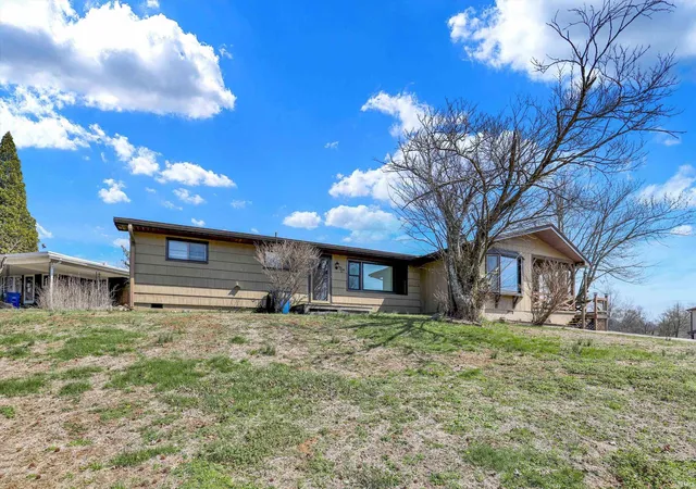 5th image of 122 Edgewood Dr, Bedford, IN 47421 | MLS# 202609443