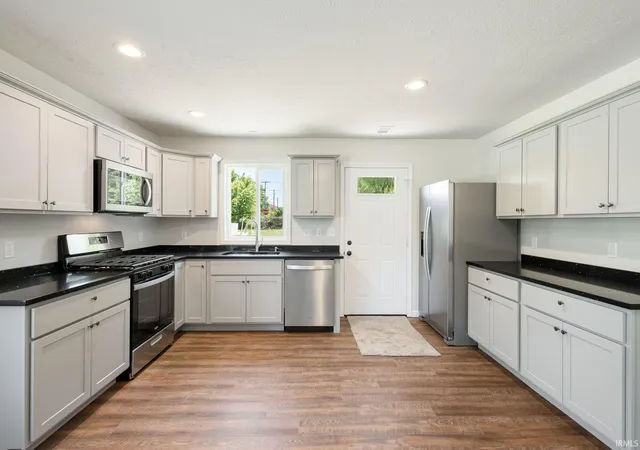 Photo 3 of Manufactured home for sale at 214 N Brookfield St, South Bend, IN 46628 | MLS# 202609491 | Listing updated on 2026-09-11