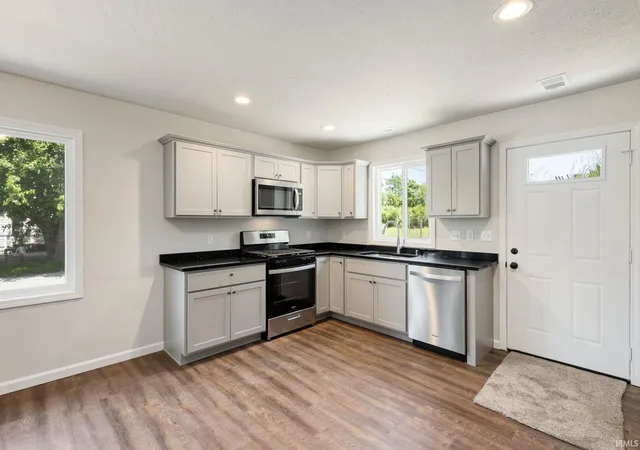 Photo 4 of Manufactured home for sale at 214 N Brookfield St, South Bend, IN 46628 | MLS# 202609491 | Listing updated on 2026-09-11