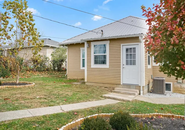 Photo 3 of Manufactured home for sale at 2105 I St, Bedford, IN 47421 | MLS# 202609639 | Listing updated on 2026-08-20