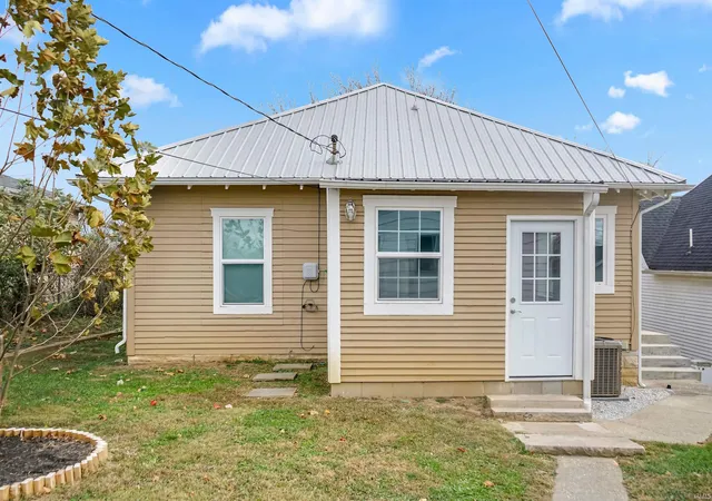 Photo 4 of Manufactured home for sale at 2105 I St, Bedford, IN 47421 | MLS# 202609639 | Listing updated on 2026-08-20