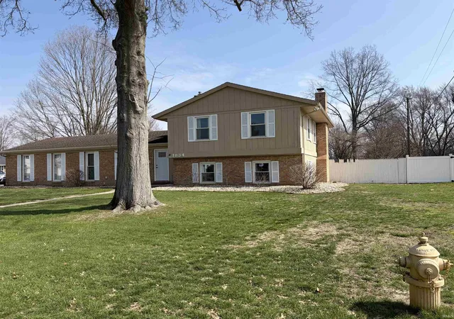 2nd image of 1834 Crabtree Ln, Elkhart, IN 46514 | MLS# 202609664