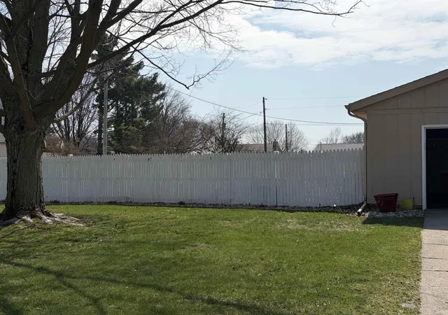 3rd image of 1834 Crabtree Ln, Elkhart, IN 46514 | MLS# 202609664
