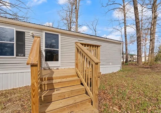 3rd image of 1260 E County Line Rd Ne, Palmyra, IN 47164 | MLS# 202609757