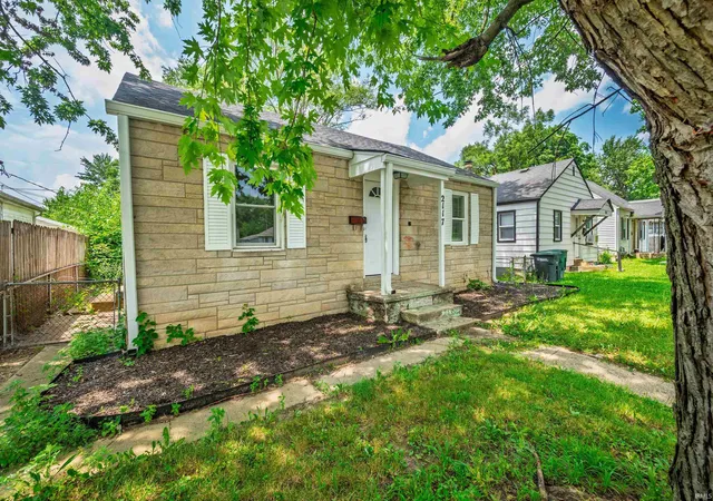 Photo 3 of Manufactured home for sale at 2117 S Beacon St, Muncie, IN 47302 | MLS# 202610285 | Listing updated on 2026-07-29