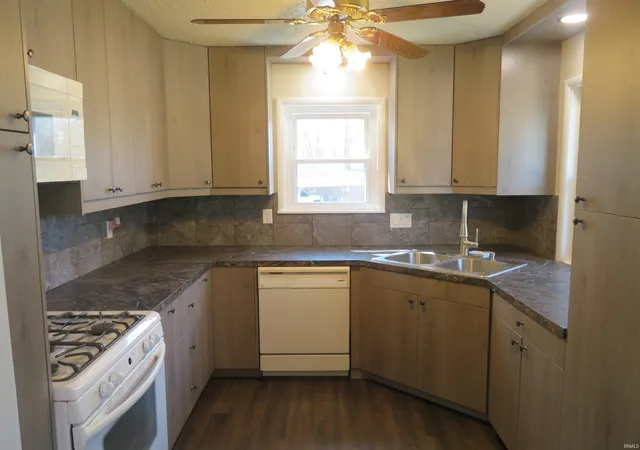 Photo 3 of Manufactured home for sale at 1937 S Walnut Ln, Evansville, IN 47714 | MLS# 202610759 | Listing updated on 2026-09-04