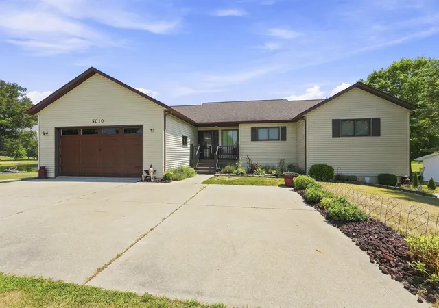Manufactured home for sale at 5010 Terry Lake Rd, Hamilton, IN 46742-9767 | MLS# 202611293