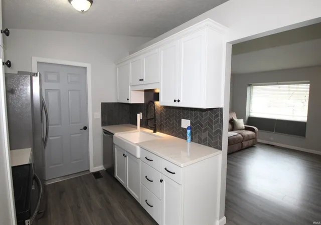 3rd image of 1820 Woodland Dr, Elkhart, IN 46514 | MLS# 202611440