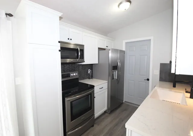 4th image of 1820 Woodland Dr, Elkhart, IN 46514 | MLS# 202611440