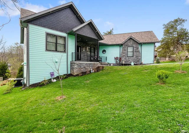 Homes for sale in Nashville, IN | 220 N Jefferson St, Nashville, IN 47448 | MLS# 202611560