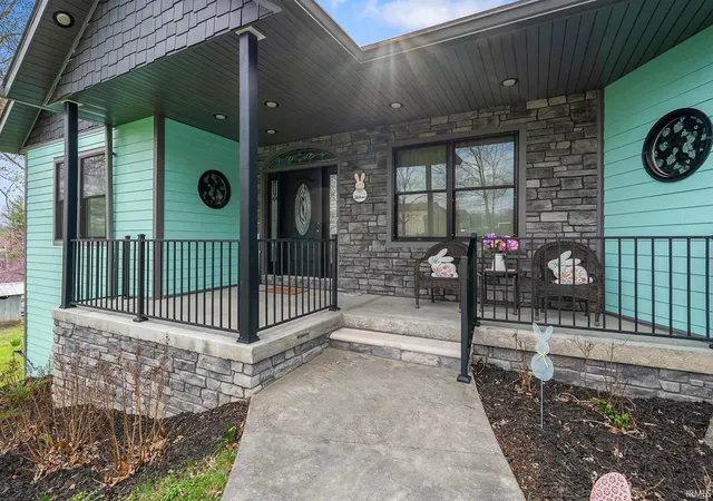Homes for sale in Nashville, IN | 220 N Jefferson St, Nashville, IN 47448 | MLS# 202611560