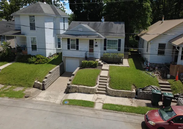 Homes for sale in Muncie, IN | 713 W Queen St, Muncie, IN 47303 | MLS# 202611673