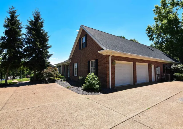 Photo 2 of Sale Pending at 331 Mount Ashley Rd, Evansville, IN 47711 | MLS# 202612155 | Listing updated on 2026-08-18