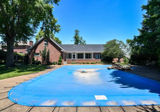 Photo 3 of Sale Pending at 331 Mount Ashley Rd, Evansville, IN 47711 | MLS# 202612155 | Listing updated on 2026-08-18