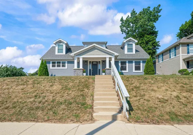 Photo 2 of Sale Pending at 623 Corby Blvd, South Bend, IN 46617 | MLS# 202612229 | Listing updated on 2026-09-17