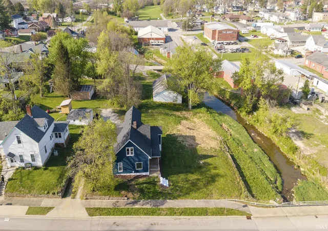36th image of 303 W Market St, Salem, IN 47167 | MLS# 202612352