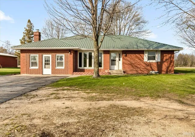Homes for sale in Losantville, IN | 9809 S Us 35 Hwy, Losantville, IN 47354 | MLS# 202612434