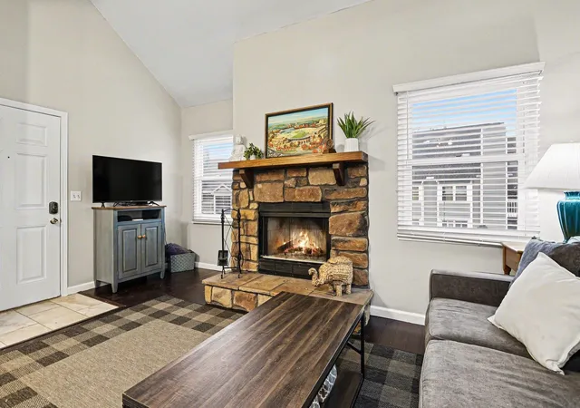 Photo 3 of Condo for sale at 1527 N Oakhill Dr, South Bend, IN 46637 | MLS# 202612804 | Listing updated on 2026-07-20