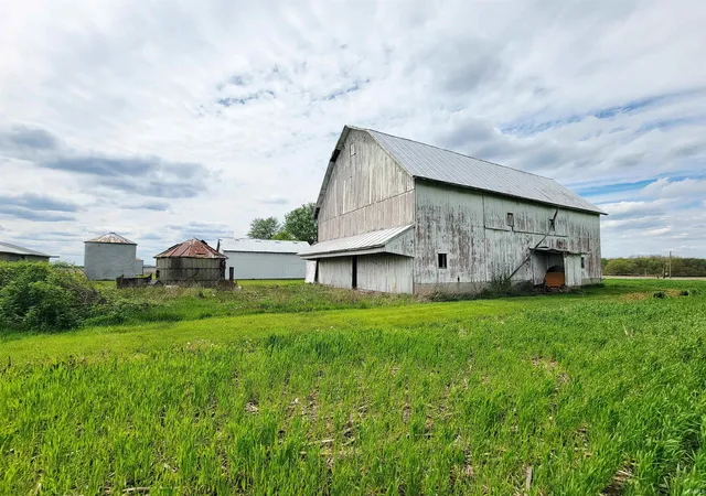 Homes for sale in Albion, IN | 325 W Us Hwy 6, Albion, IN 46701 | MLS# 202613018