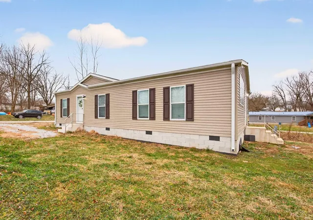 3rd image of 142 Heartland St, Bedford, IN 47421 | MLS# 202613387