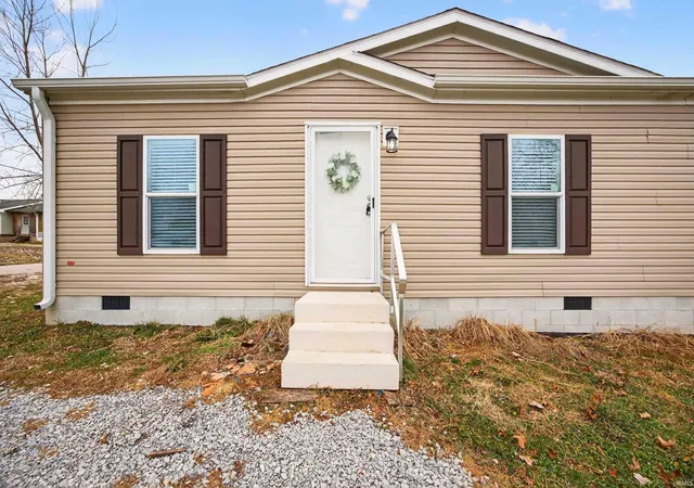 4th image of 142 Heartland St, Bedford, IN 47421 | MLS# 202613387