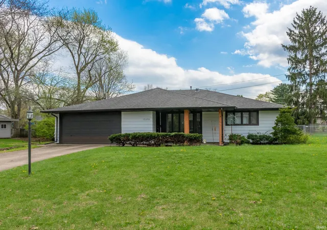 Homes for sale in South Bend, IN | 17370 Parker Dr, South Bend, IN 46635 | MLS# 202613490
