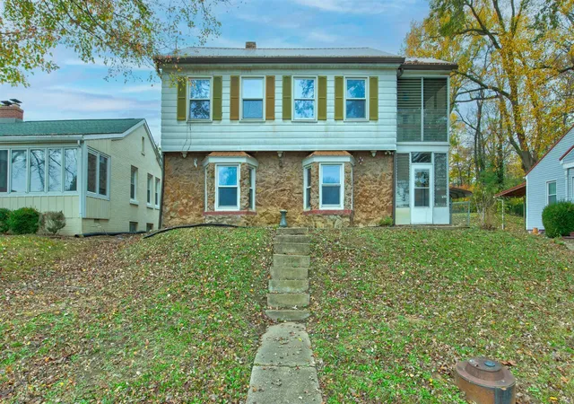 2nd image of 232 Fernwood Dr, Evansville, IN 47711 | MLS# 202613532