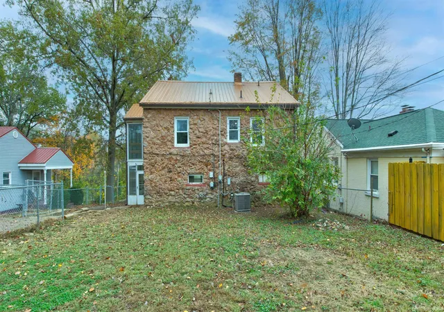 28th image of 232 Fernwood Dr, Evansville, IN 47711 | MLS# 202613532