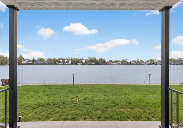 3rd image of 1077 Greenleaf Blvd #101, Elkhart, IN 46514 | MLS# 202613545